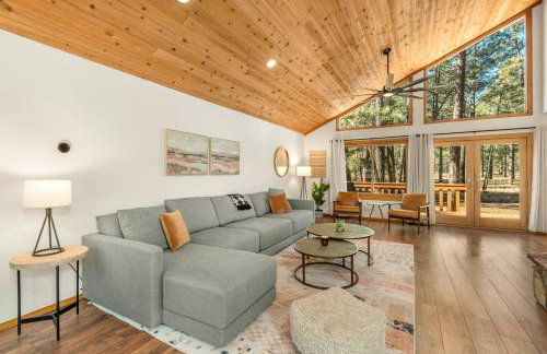 Pinewood Lodge - Backs to Forest - Near Downtown! - Foto 2