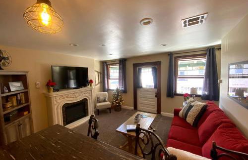 Historic Washington St Balcony - Photo 12