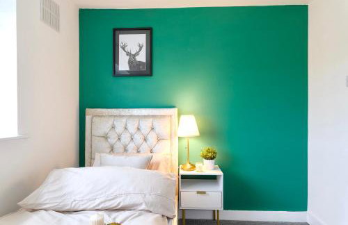 A Luxurious Home with Hot Tub and Man Cave! 9ppl - Foto 22