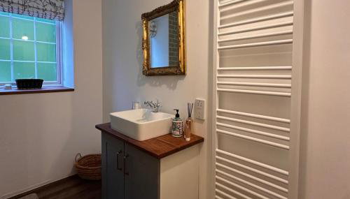 Pets - Garden - Parking - Sleeps up to 4 - Hiking - Foto 5