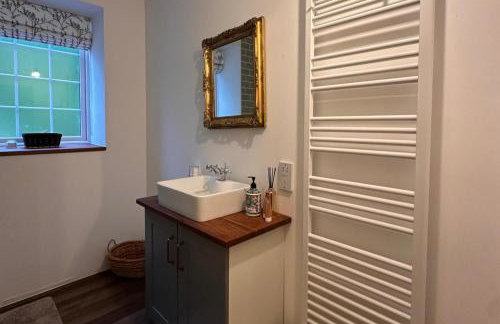 Pets - Garden - Parking - Sleeps up to 4 - Hiking - Foto 5