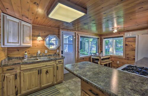 White Lake Home with Patio, Fire Pit, Boat Dock! - Foto 9