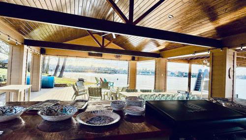 Ultimate Lake Resort Xtravaganza - Luxury - Waterfront - Boathouse - Sleeps 18 - Photo 4