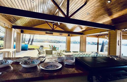 Ultimate Lake Resort Xtravaganza - Luxury - Waterfront - Boathouse - Sleeps 18 - Photo 4