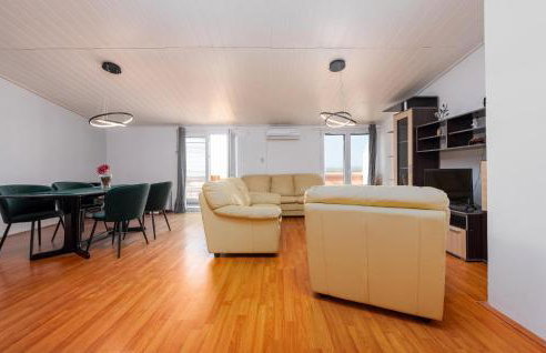 Amazing Apartment In Stara Vas - Photo 17