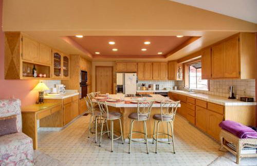 Spacious Kelseyville Home with Large Lakefront Deck! - Foto 8