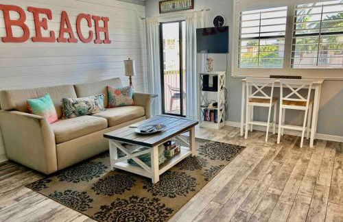 Gorgeous Beach view balcony with heated pool - Foto 1