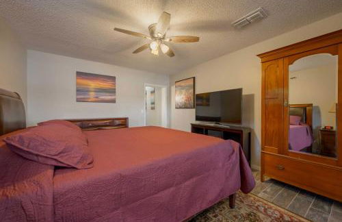 Hook, Line and Leisure Lakefront Gem with Porch! - Foto 17