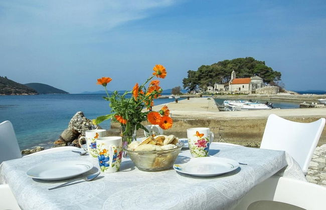 More 1 - sea Front - SA1 - Photo 3