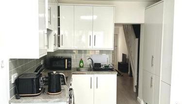 Charming Two-Bedroom Retreat-Garden Oasis Near Central London & Transport Links - Foto 2