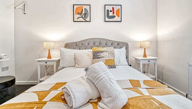 Rose Cottage- 2 Bedrooms with Parking! - Foto 2, Habitación