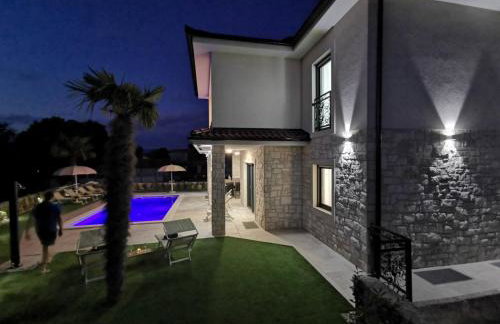 Luxury Villa Sara with Jacuzzi in Malinska - Foto 12