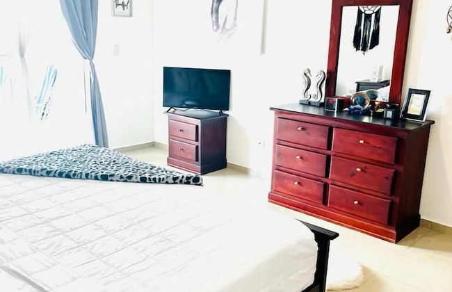 2 Minutes Walk to Beach Huge 3 bdrm Condo with Pool - Photo 18