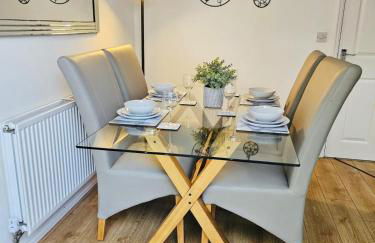 Stylish 3 Bed Home With Garden & Free Parking - Foto 11