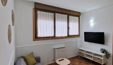 Apartamento familiar con jardín y parking privado - Foto 4