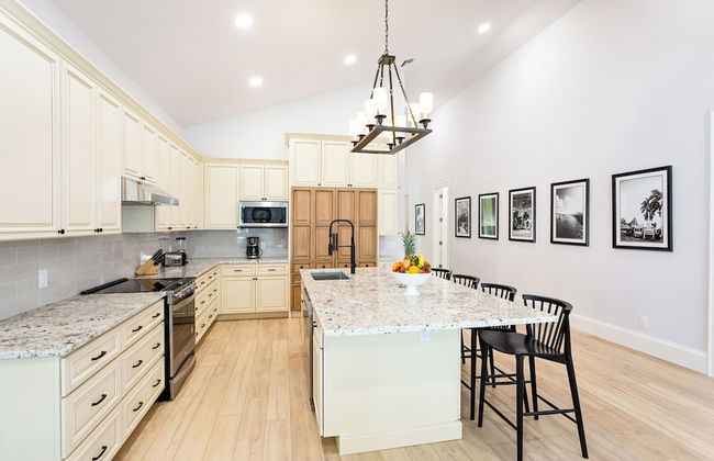 Imola: Newly Remodeled Pool Home Minutes from Vanderbilt Beach. Family-Friendly Retreat with 4 BR, 3.5 Bathrooms, and Private Screened Pool. Perfect Location Near Mercato and Naples Attractions - Foto 17