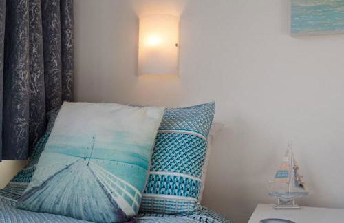 Baywatch Sea View Retreat - Photo 28