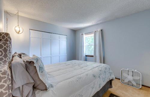 Spacious Aurora Retreat w/ Game Room + Hot Tub! - Foto 22