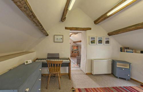 Beautiful 16th Century Ty Cerrig Cottage, set in stunning grounds with great views - Photo 20