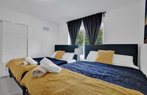 Central Stunning Villa with Heated Pool Cabana - Foto 3