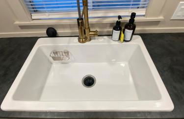 Freshly Renovated Family Home with Game Room, AC, King Bed, Luxury Bathroom - Foto 33