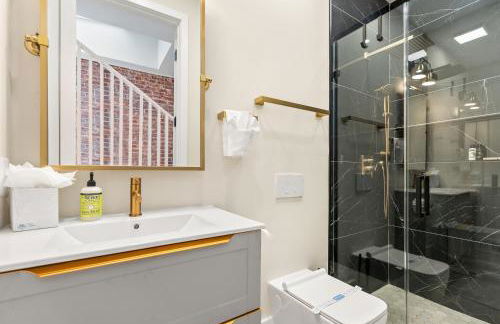 5-Bedroom Home with 2 Kitchens & Rooftop Deck, U Street and Shaw - Foto 59