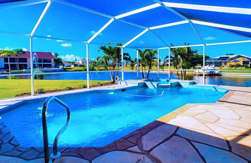 On The Water! Sleeps 12! 2 King Masters, Golf, Fishing, Bbq, Pool, Spa, Pvt Yard - Foto 12
