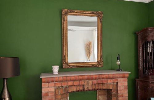 Elivi Elegant Art Deco house with Garden Walk to the Heart of Town - Photo 6