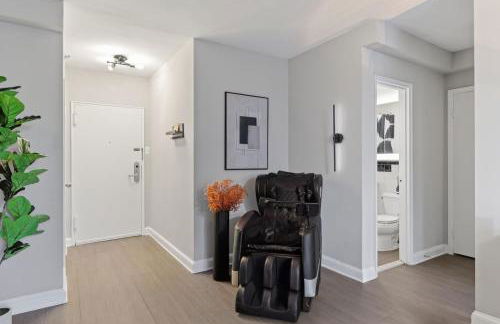 CASA Arlington Suite with In-Suite Massage Chair & Premium Amenities - Foto 15