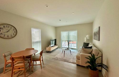 Modern Cozy 2 bedroom FREE Parking & High Speed Wifi - Foto 6