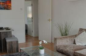 Stylish Waterfront Apartment - Photo 39