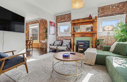 5-Bedroom Victorian Home Private Yard Sleeps 10 - Photo 1