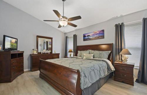 Themed 4BR house pool game room 10 min Disney - Photo 15