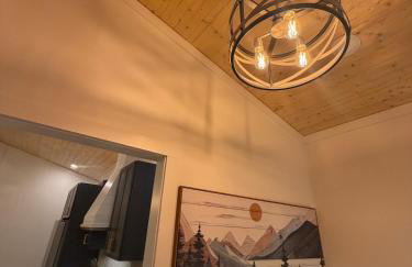 The Onyx - Walk to Falls, Hot Tub, Resort Access, Luxe Approved - Foto 36