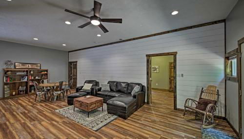 Camp Monroe in Bloomington with Deck and Views! - Foto 4