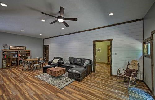 Camp Monroe in Bloomington with Deck and Views! - Foto 4