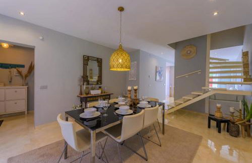 Beautiful Frontline beach Townhouse - Photo 5