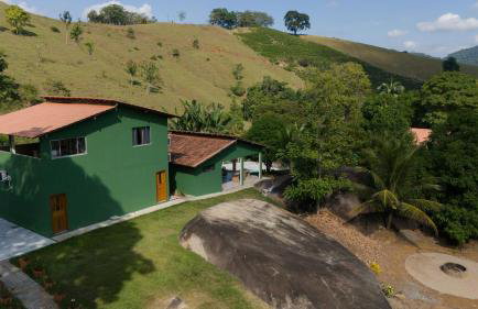 Chalés São João - a 500m da Cachoeira de Bom Jardim - com piscina - Foto 45