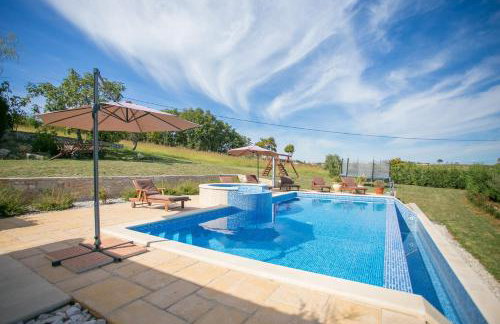 Unique Villa Bošket with Pool and Jacuzzi surrounded by Nature - Foto 5