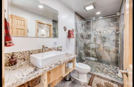 #2 Cottage Like Suite With Private Hot Tub - Photo 6