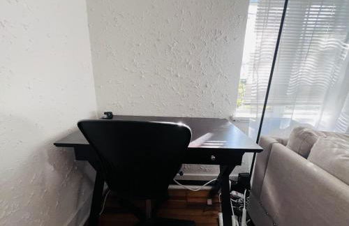 Charming 3 Bedroom Cottage Apartment in a Tudor-Style Home - Foto 22