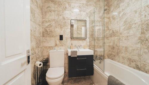 Top Floor 1BR Wishaw Flat with Parking - Foto 4