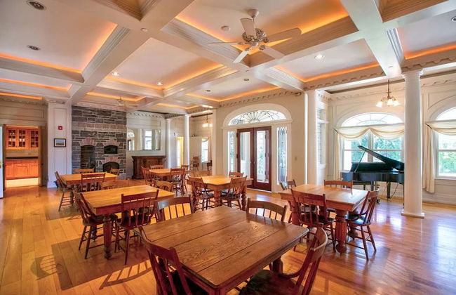 Mansion w 10 Bedrooms Pool and Theater - Foto 7