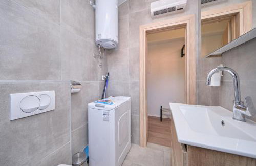 Queen's Lodge Mastrinka by Litto - Photo 74