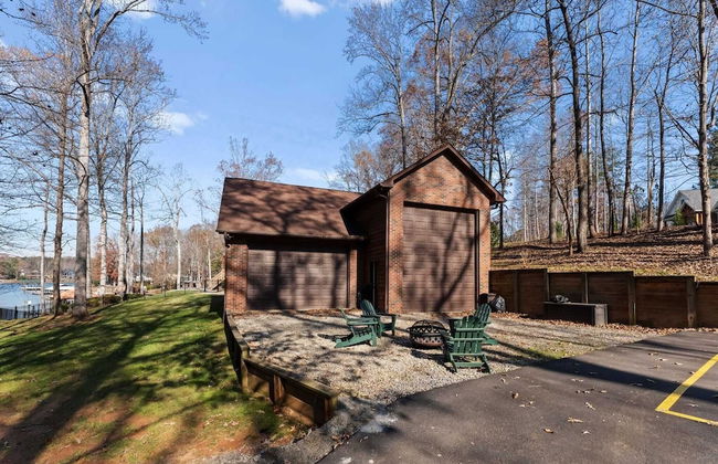 Winding Down by Avantstay Sleeps 20 + Dock, View - Photo 66