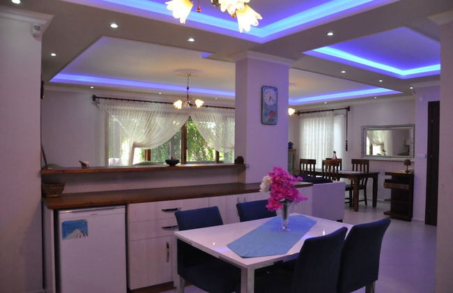 Beautiful 4-bed Villa Private Pools - Photo 7