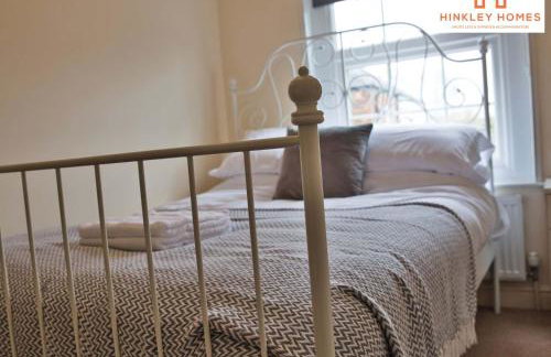 Centrally Tucked Away Private 4bed - Free parking! By Hinkley Homes Short Lets & Serviced Accommodation - Foto 11