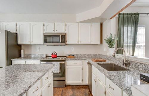 6 Mi to Dtwn Arvada Home with Hot Tub and Yard - Foto 8