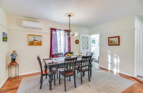 Lovely Westerley Home with Yard and Grill! - Foto 13