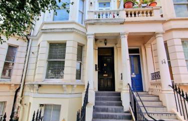 Beautiful Kensington Home with 4 beds, only 3 Minutes walk to Earls Court Station - Photo 28